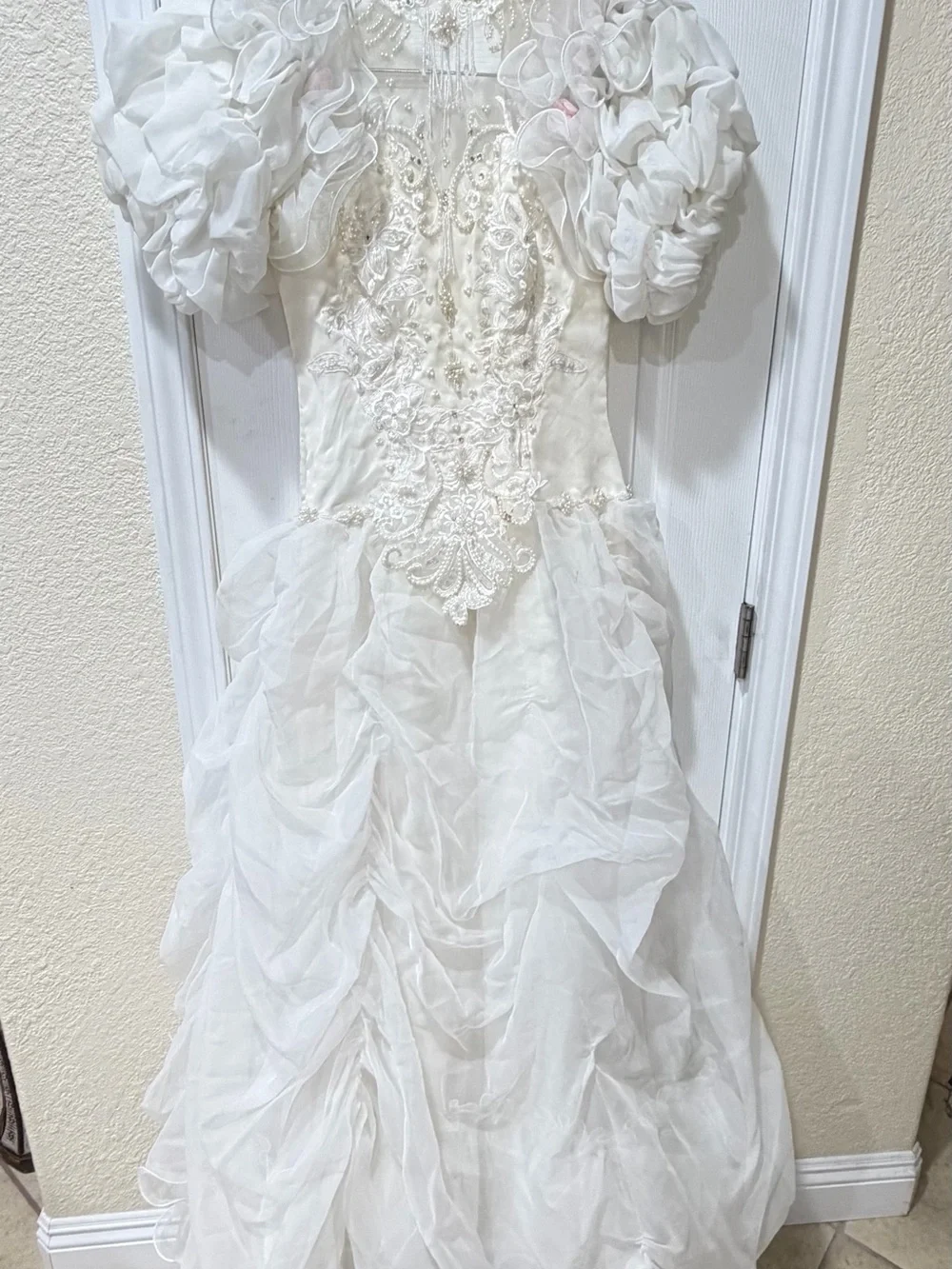 Ruffled Vintage Lace Quinceanera Gown Size XS